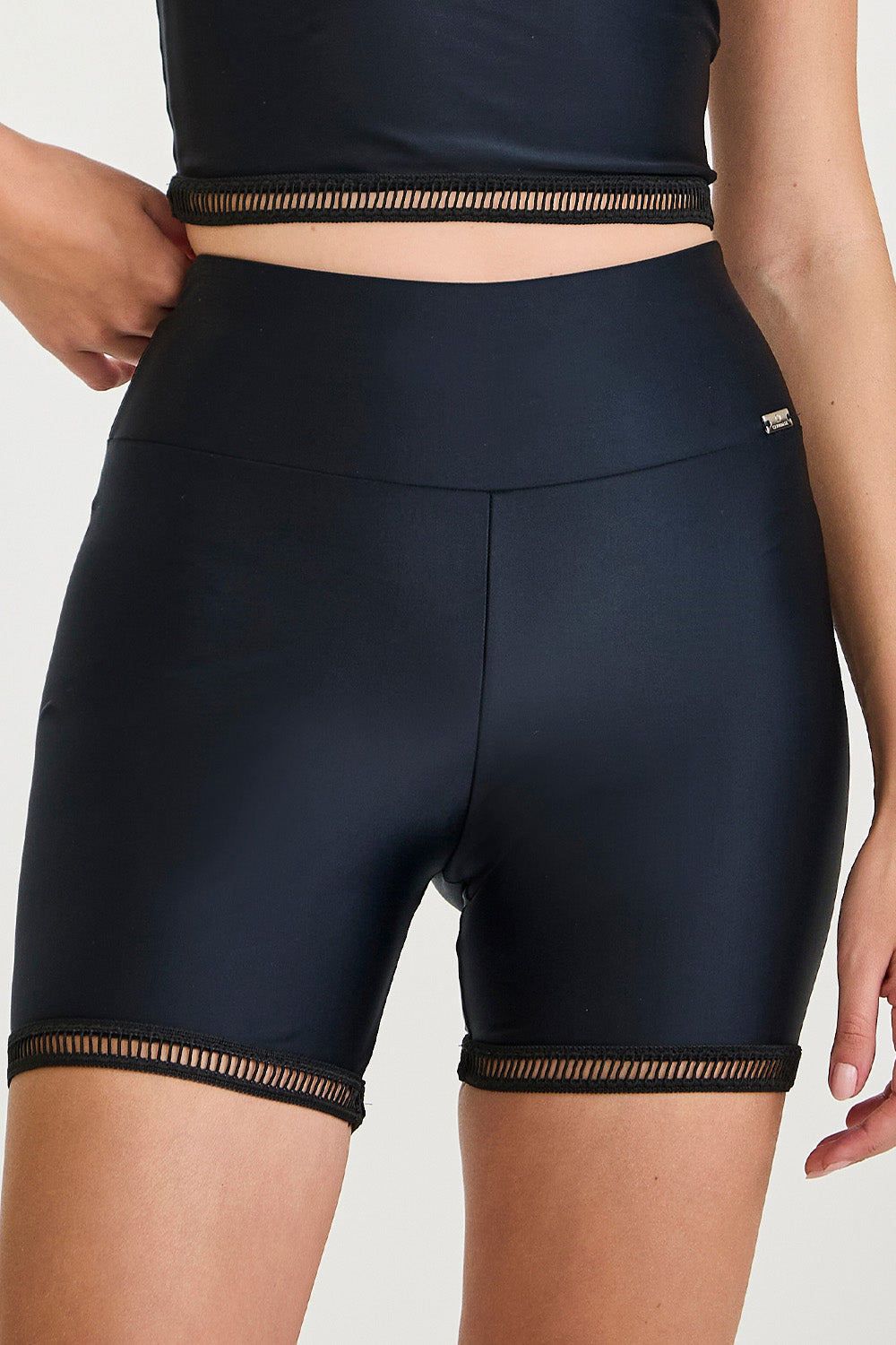 Atletika shorts med elastisk fåll svart