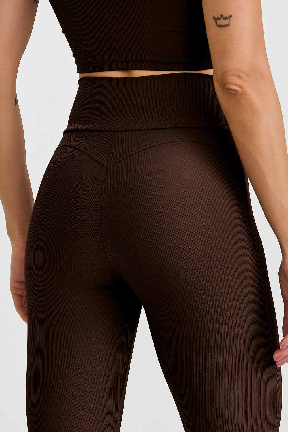 Ribbad shaping tights med butt lift-effekt brun